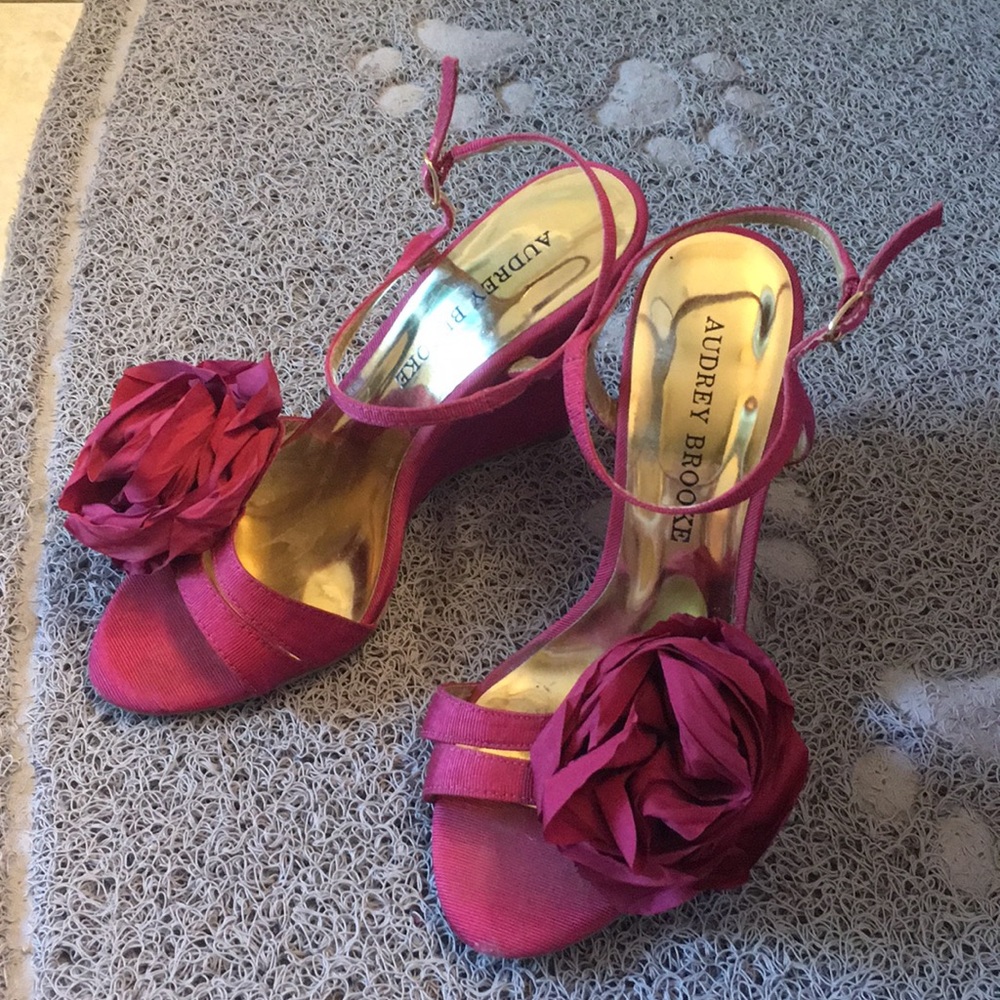 Audrey Brooke summer dressy sandals - size 6